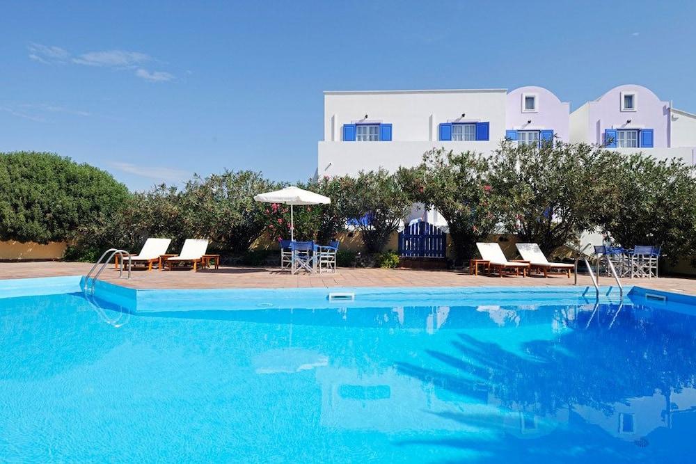 Melina Hotel Тира Экстерьер фото